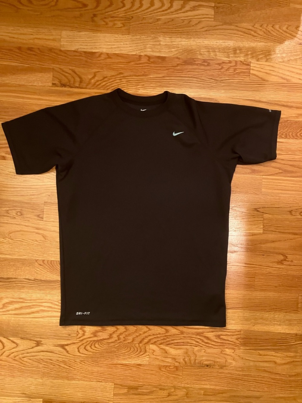 Nike Medium Short Sleeve Black Short Sleeve Dri-FIT Crew Tee with Small Swoosh